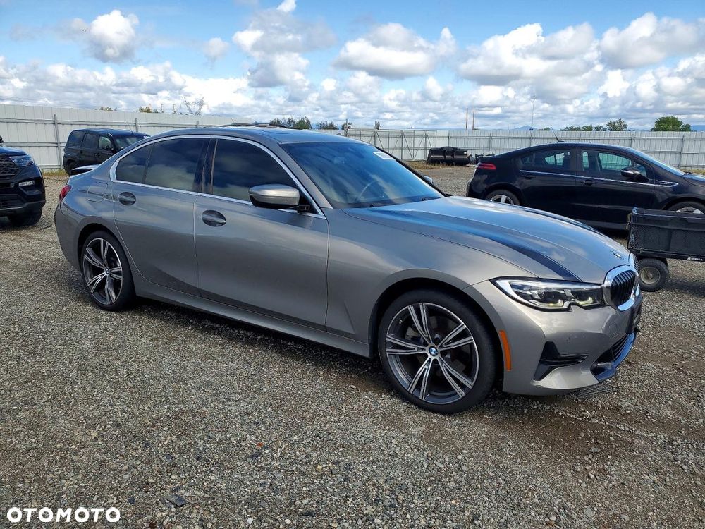 BMW Seria 3 330i M Sport - 4
