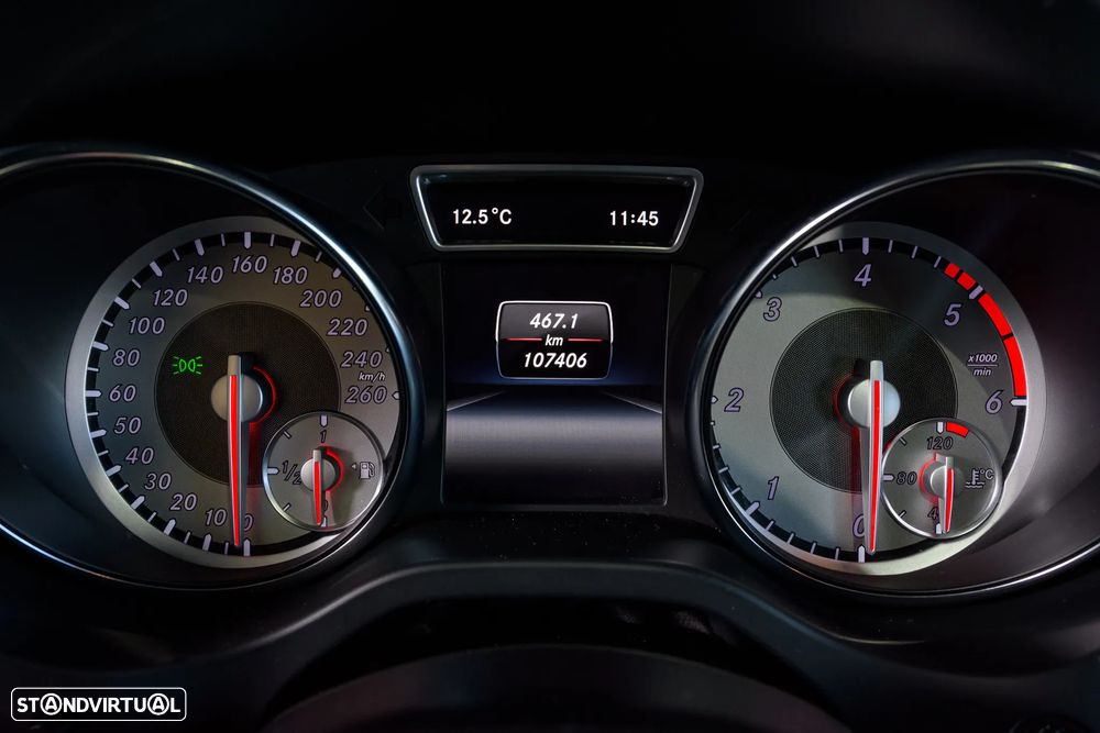 Mercedes-Benz CLA 200 d Shooting Brake AMG Line - 17