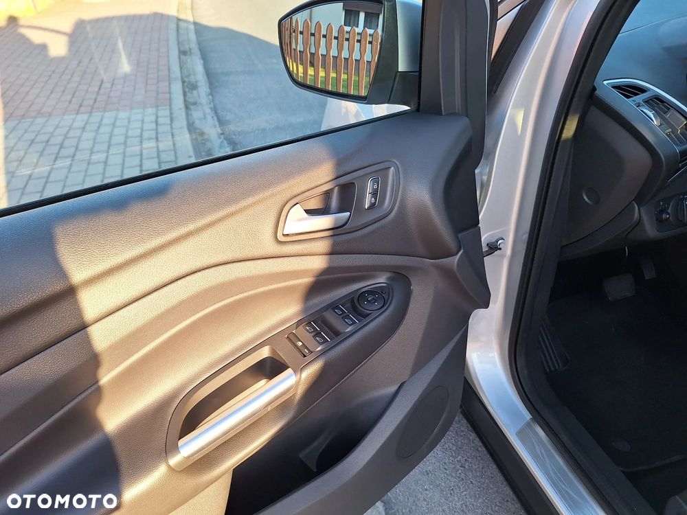 Ford Kuga 2.0 TDCi 4x4 Titanium - 19