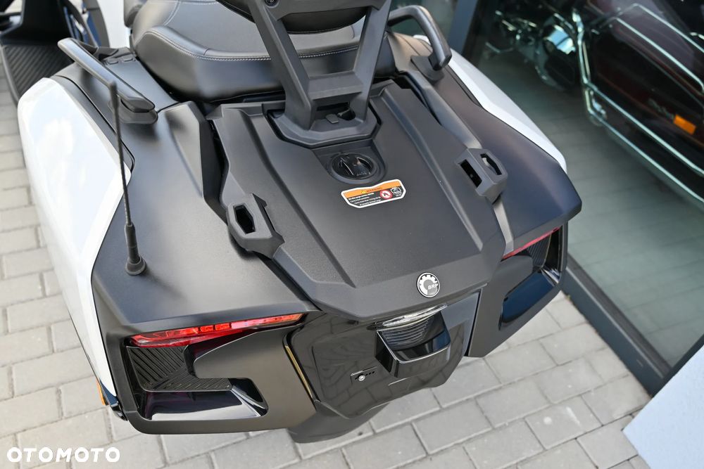 Can-Am Spyder - 24