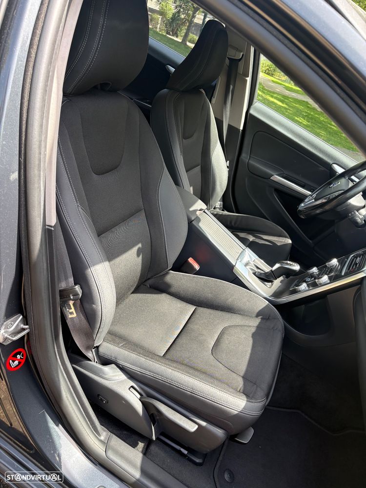 Volvo V60 2.0 D4 Momentum Geartronic - 7