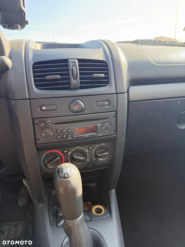 Renault Clio 1.5 dCi Campus - 9