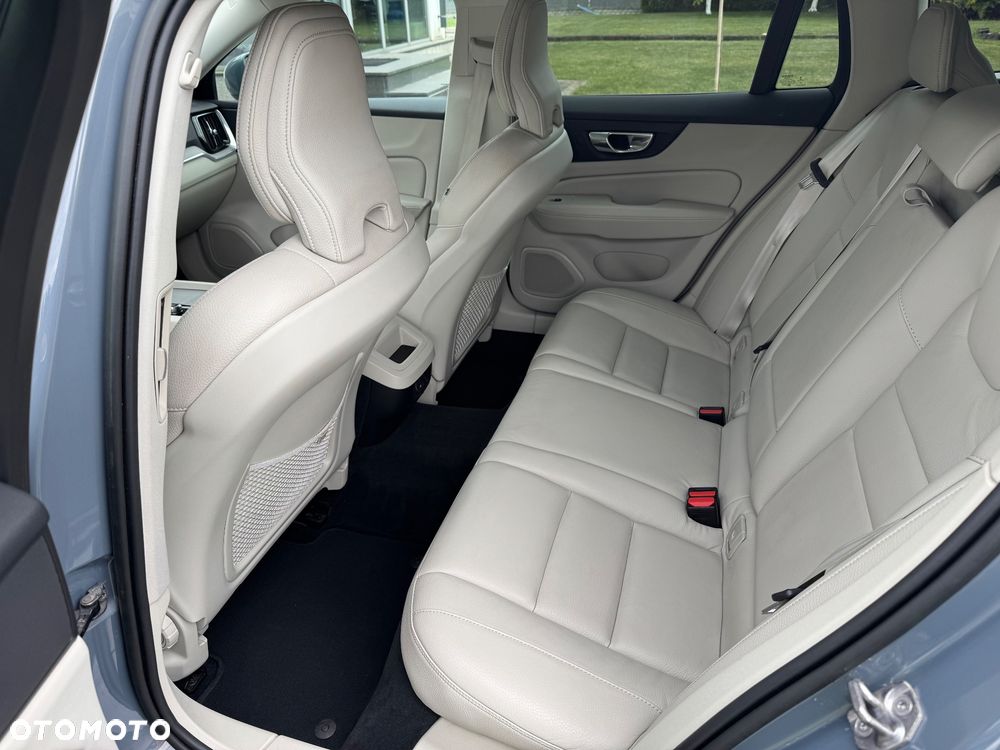 Volvo V60 B4 D Ultimate Dark - 11