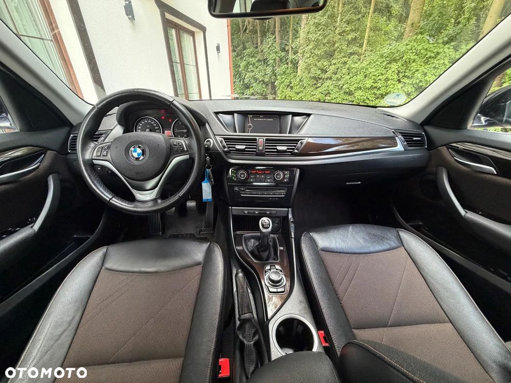 BMW X1 sDrive18d xLine - 33