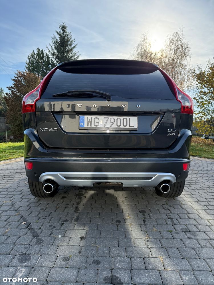Volvo XC 60 D5 AWD R-Design Momentum - 11
