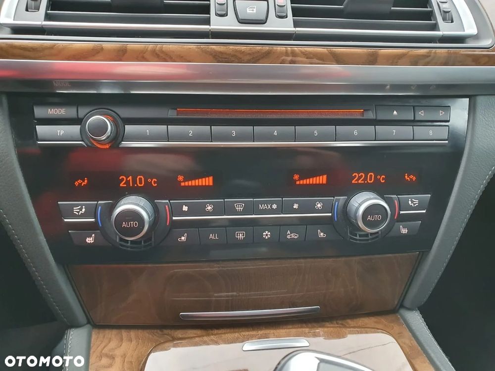 BMW Seria 7 750i xDrive - 16