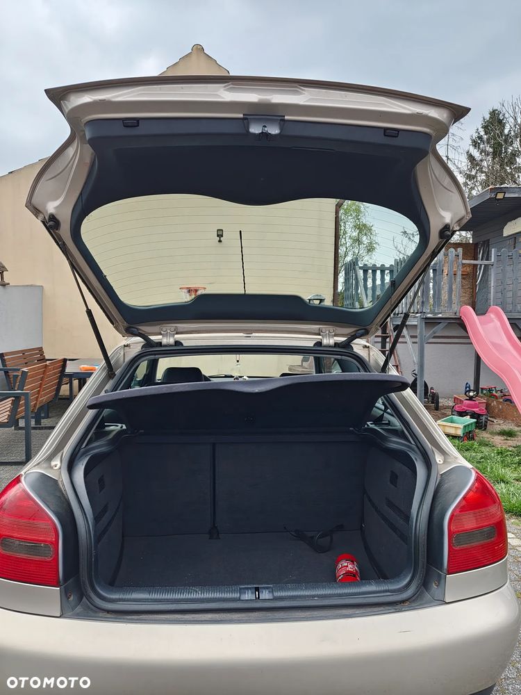 Audi A3 3-drzwiowe 1.6 Ambiente - 16