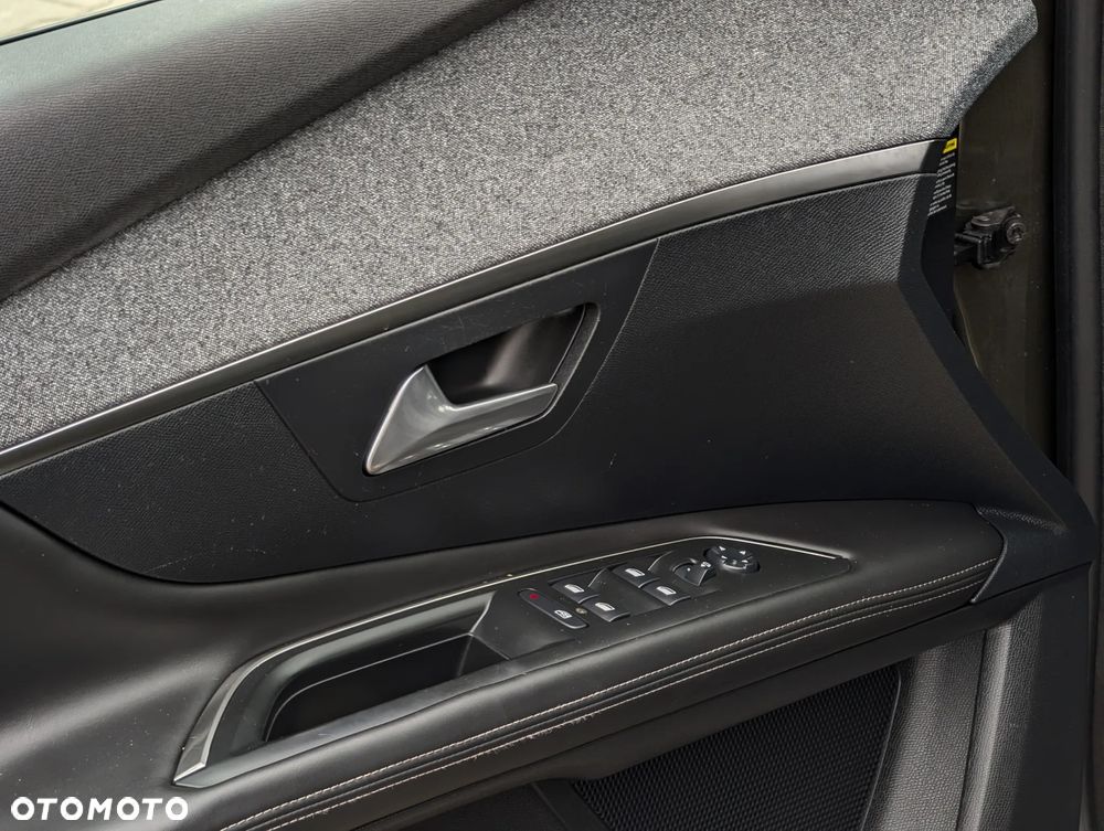 Peugeot 3008 PureTech 130 Stop & Start GPF Allure - 21