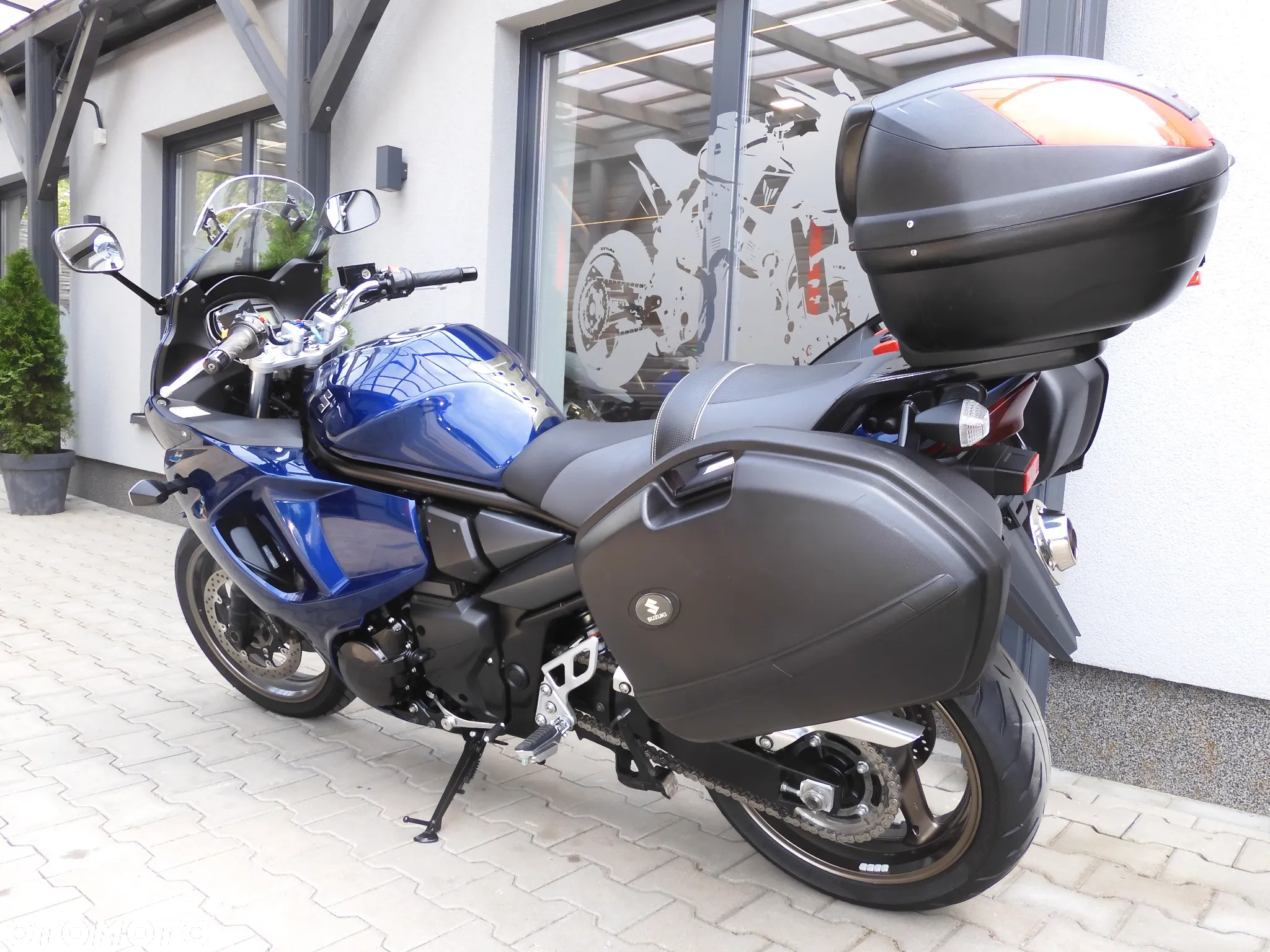 Suzuki GSX - 32