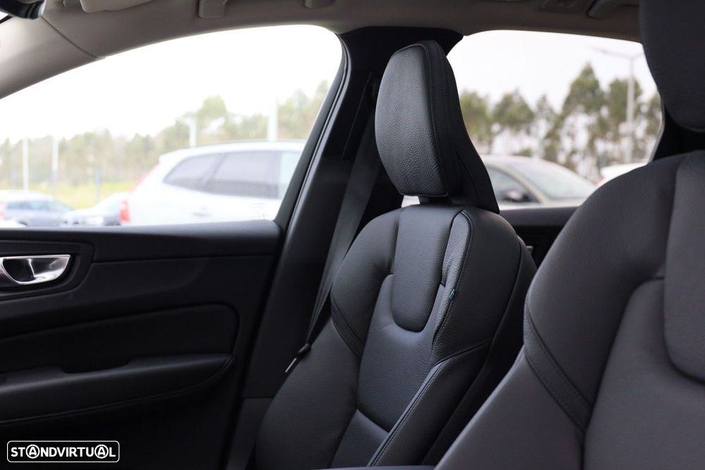 Volvo XC 60 2.0 T6 PHEV Plus Dark AWD - 7