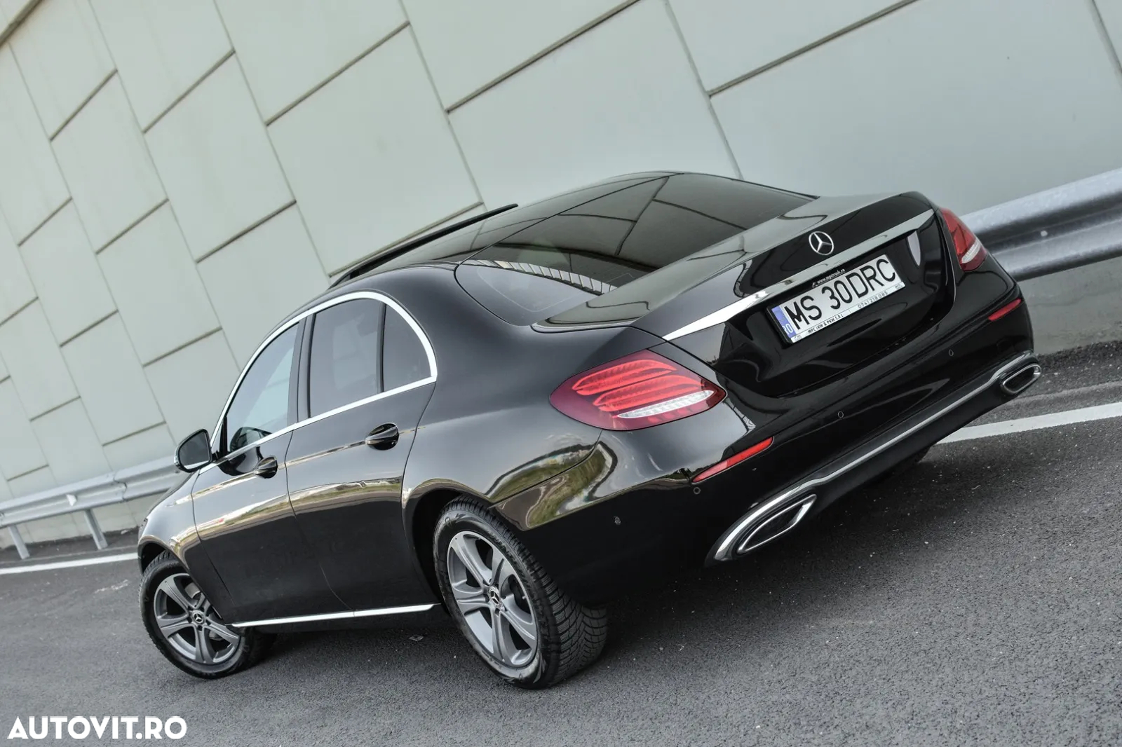 Mercedes-Benz E 220 d Aut. - 22