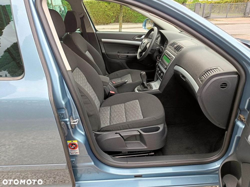 Skoda Octavia 1.6 Combi Ambiente - 23