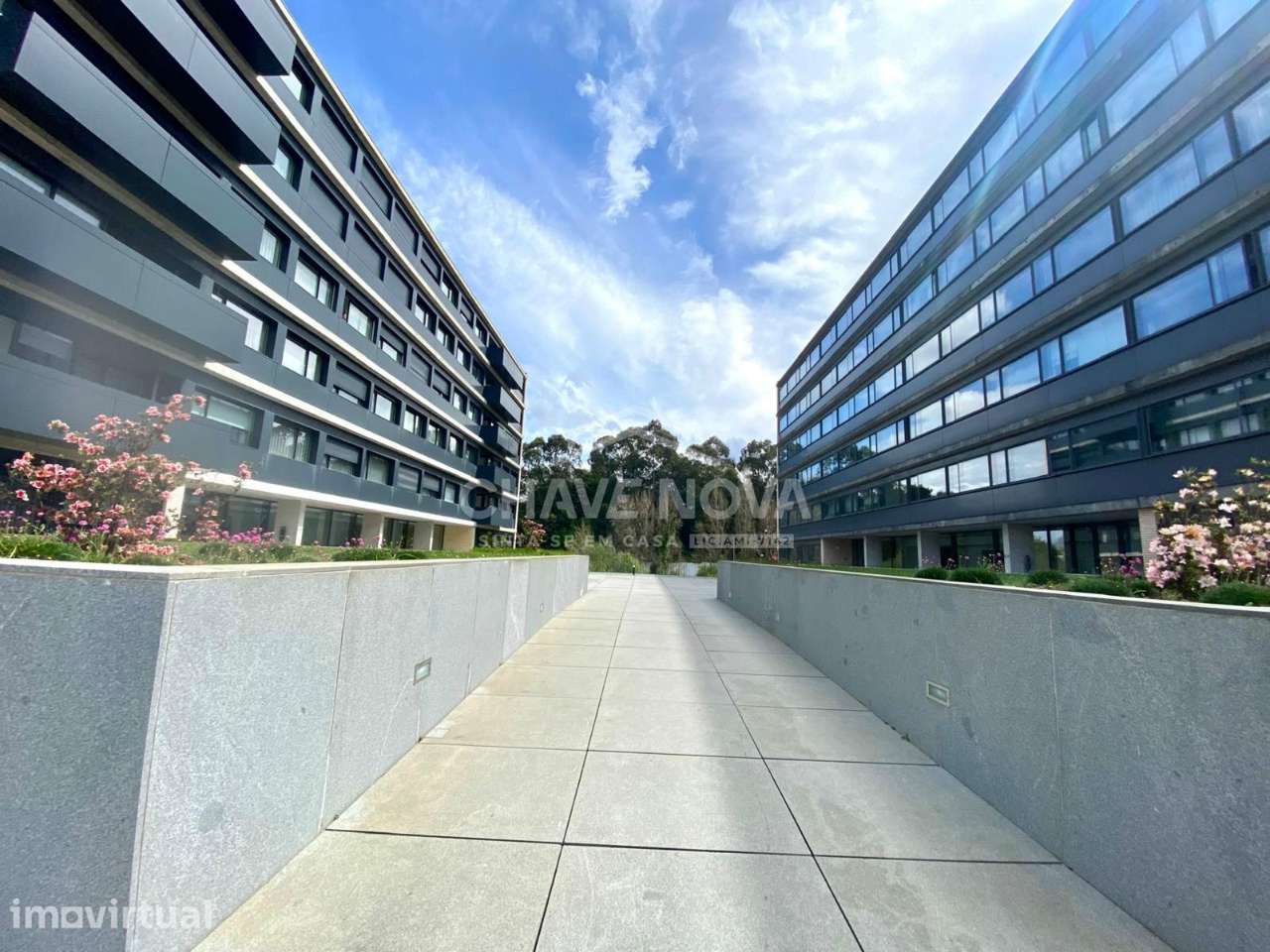T2 Como Novo Último Piso c/ Lugar de Garagem e Arrumo em Mafamude - Grande imagem: 2/25