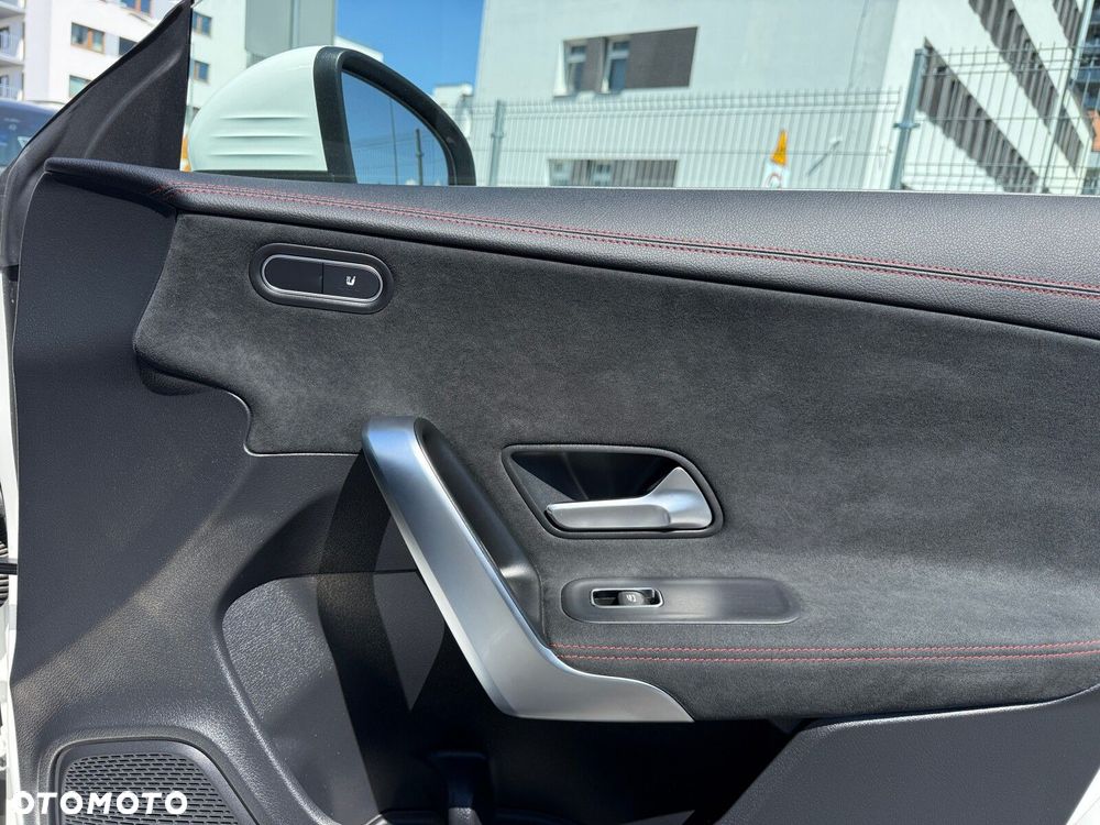Mercedes-Benz CLA 180 AMG Line 7G-DCT - 25
