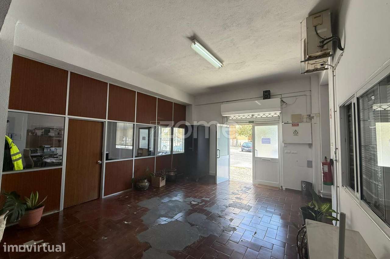 Armazém com 600 m² – 2 Pisos, Escritórios e Excelentes Acessos - Grande imagem: 5/32