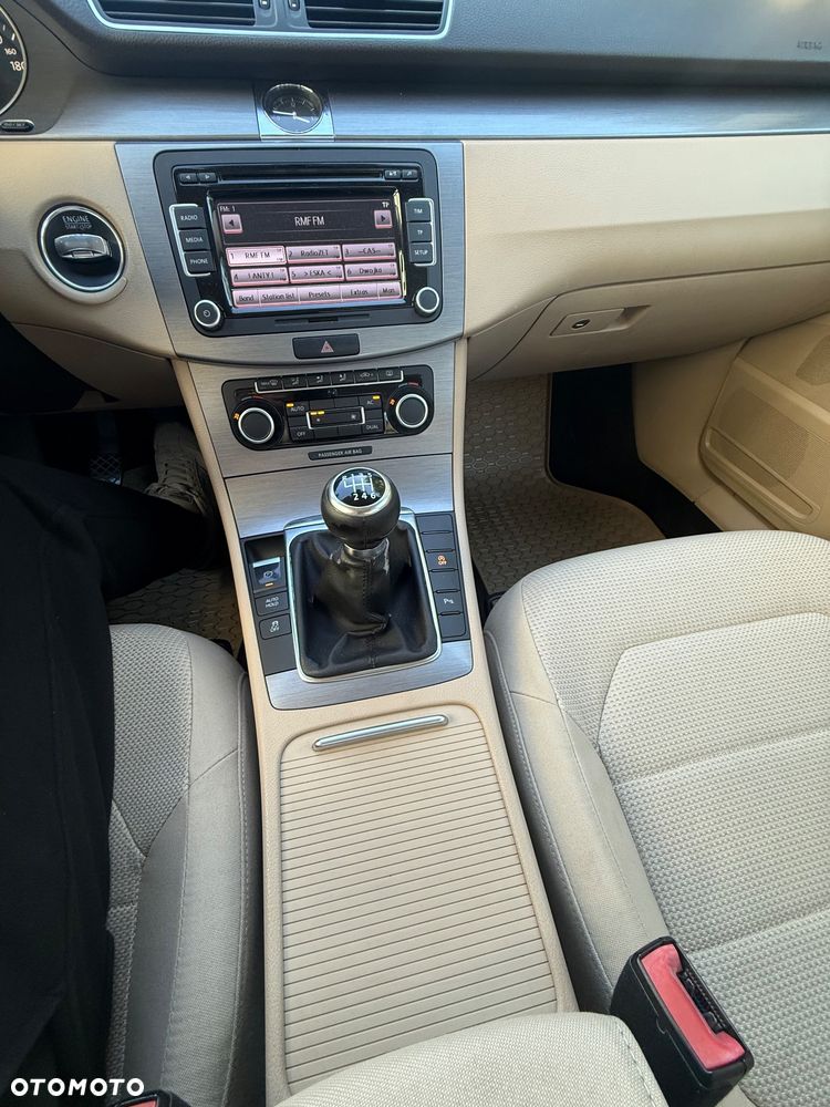 Volkswagen Passat - 17
