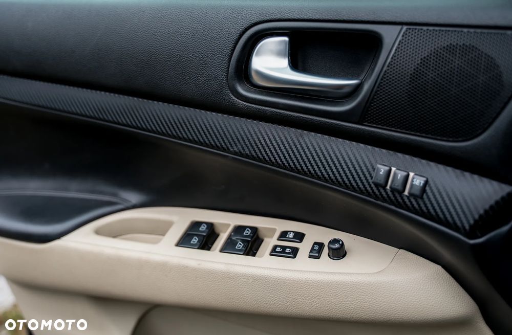 Infiniti G G37 AWD - 13