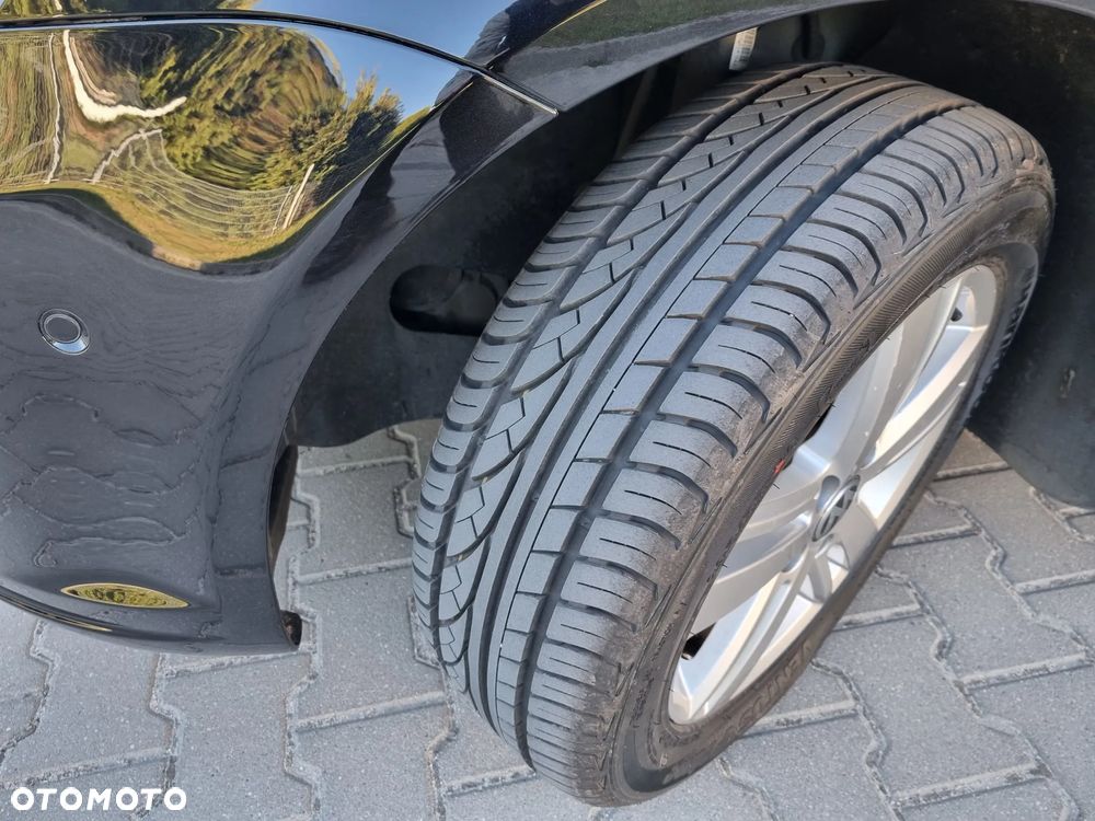 Volkswagen Touran 2.0 TDI DPF BlueMotion Technology MATCH - 16