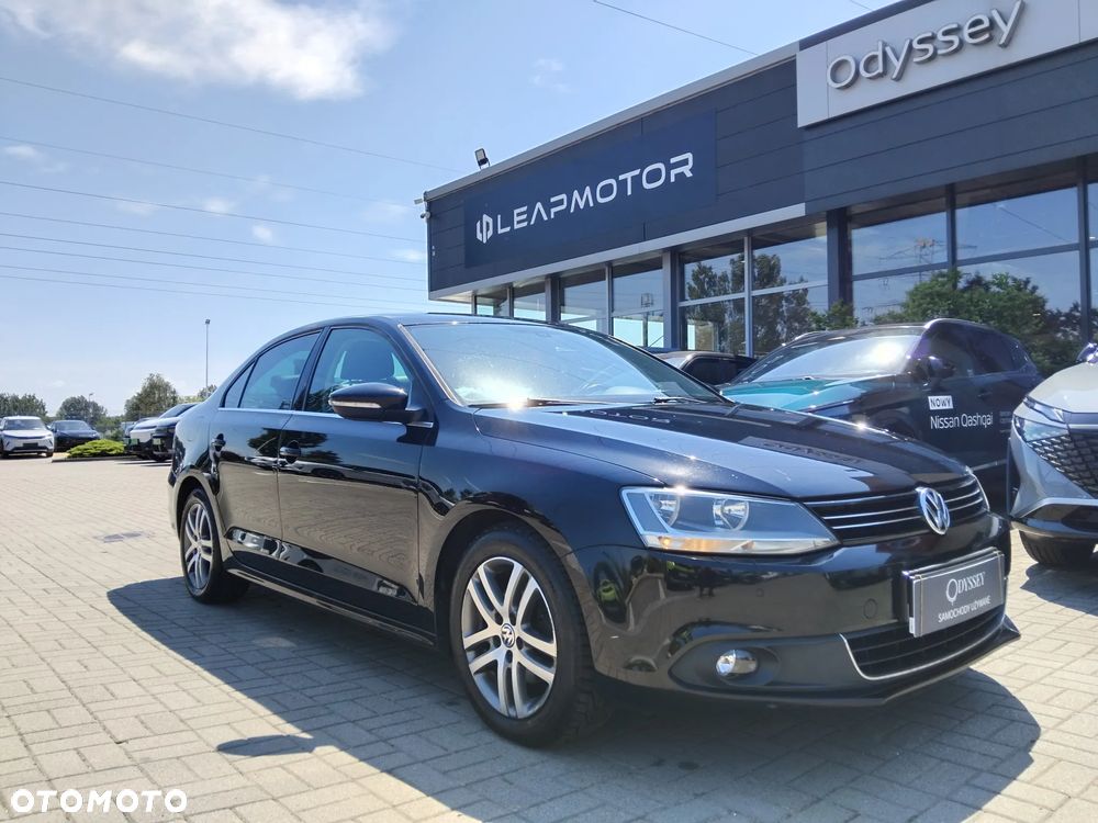 Volkswagen Jetta 2.0 TDI Highline - 5