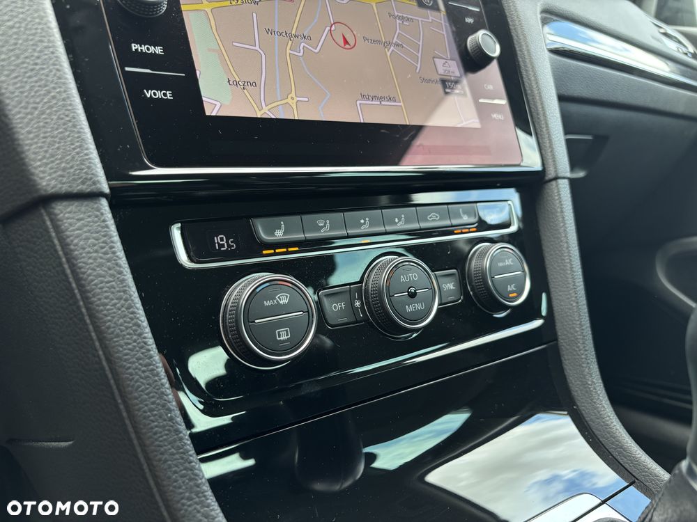 Volkswagen Golf - 10