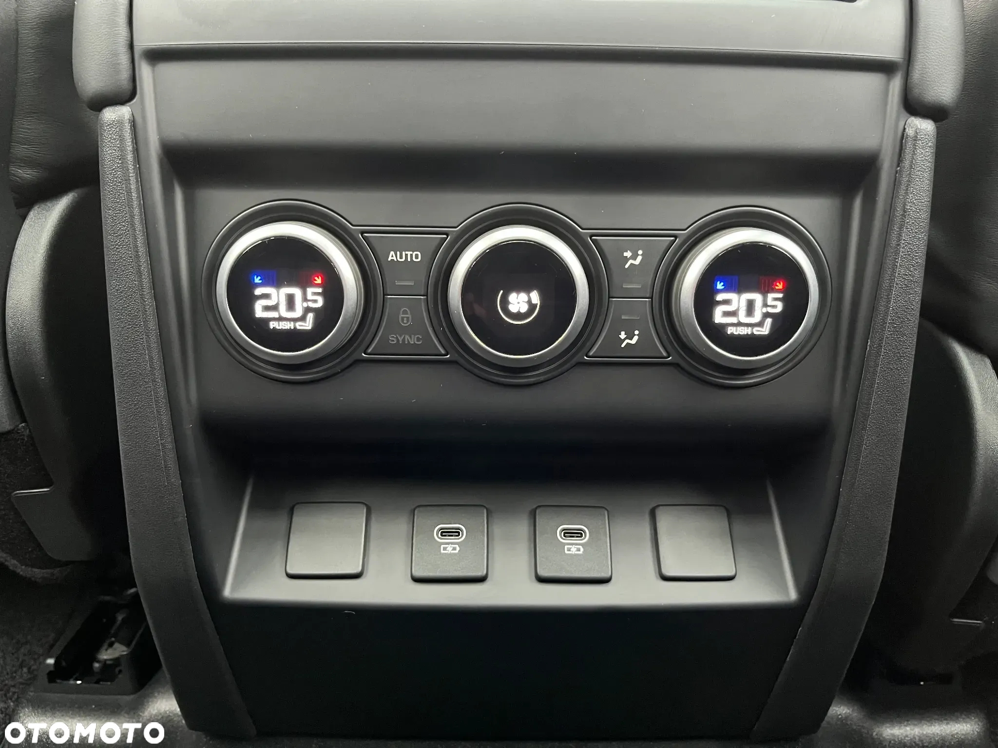 Land Rover Defender 110 D300 X-Dynamic HSE - 9