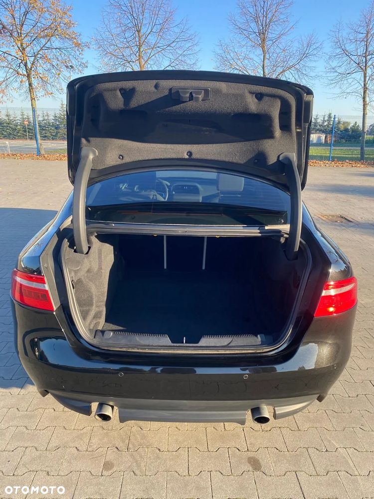 Jaguar XE 2.0 T Prestige - 26