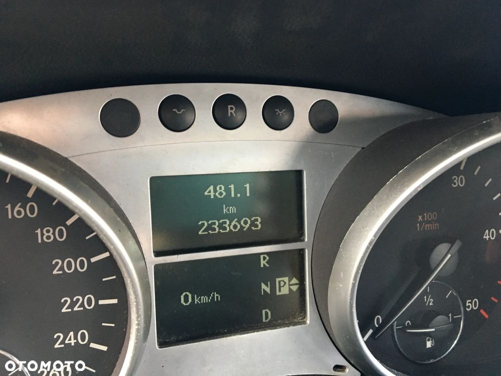 Mercedes-Benz ML - 13