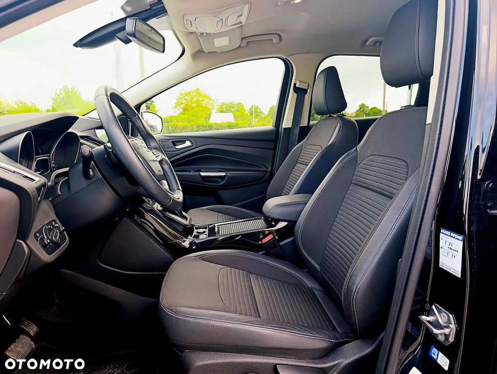 Ford Kuga 2.0 TDCi 2x4 Titanium - 25