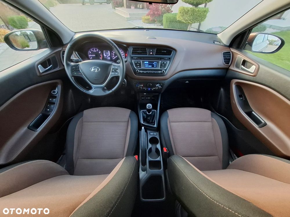Hyundai i20 1.2 YES Gold - 35