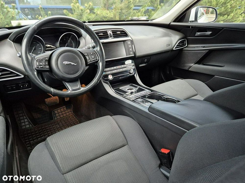Jaguar XE 2.0 D180 S - 4