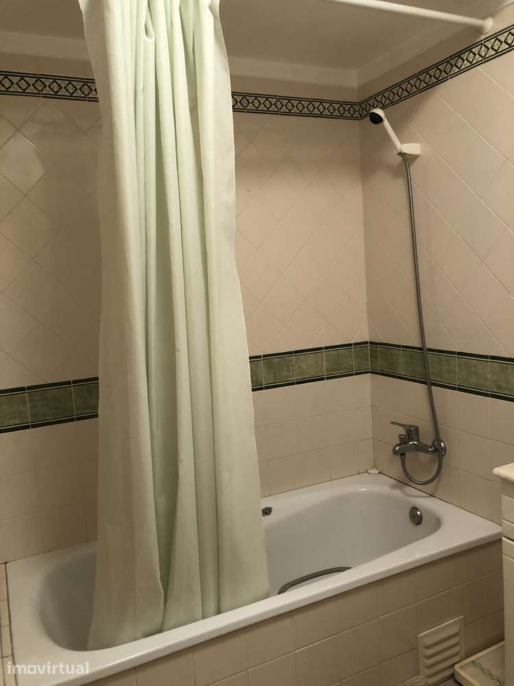 Quarto com wc partilhado - Grande imagem: 4/9