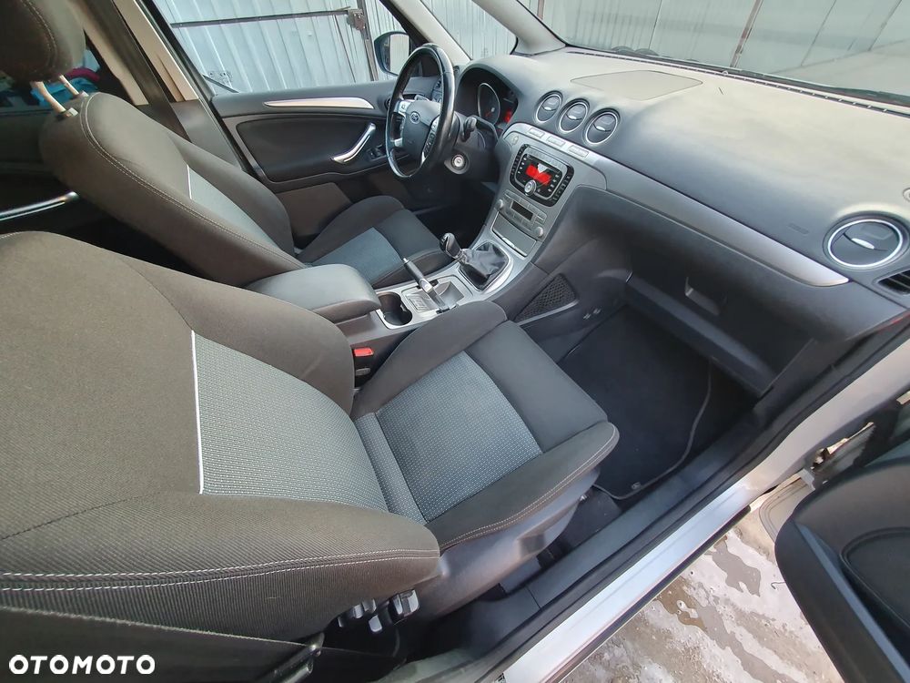 Ford S-Max - 17