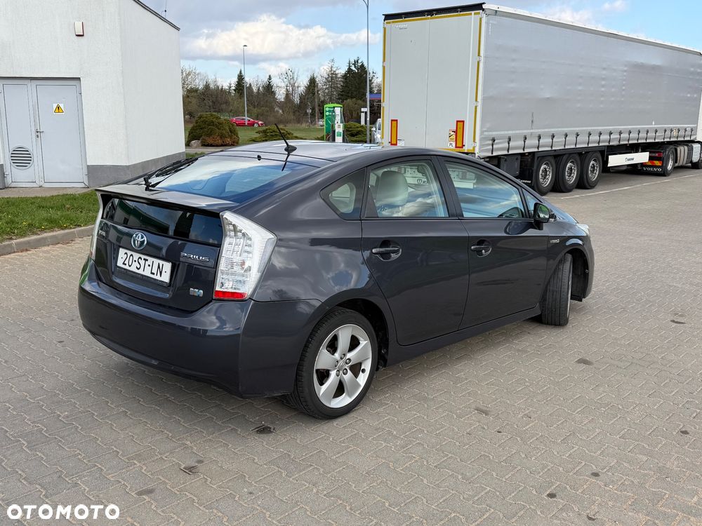 Toyota Prius 1.8 HSD Prestige - 7
