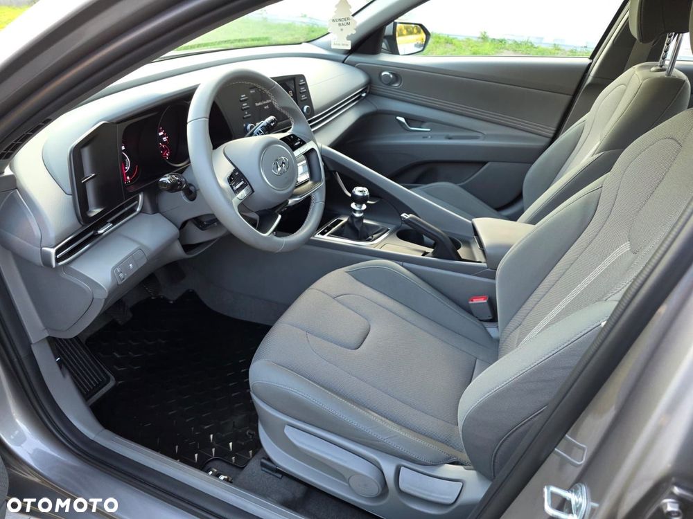 Hyundai Elantra 1.6 Smart - 22