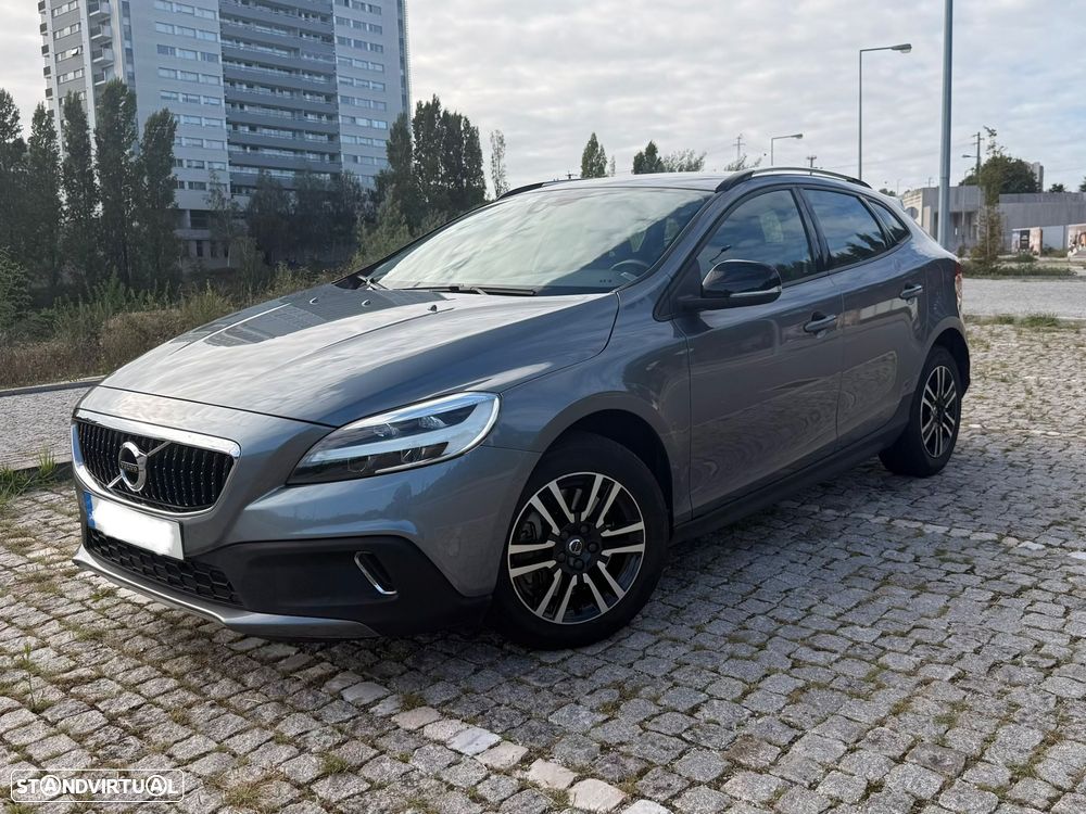 Volvo V40 2.0 D3 Momentum - 1