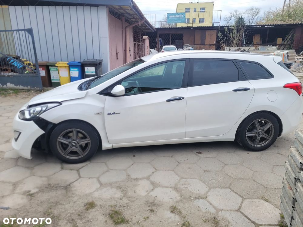 Hyundai i30 blue 1.6 CRDi YES Gold - 11