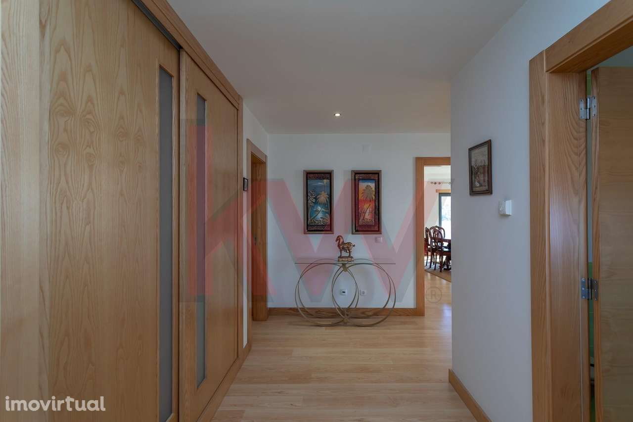 T4 com Vista Mar, Varandas, Ótima Exposição Solar e Box Tripla – Pened - Grande imagem: 3/35