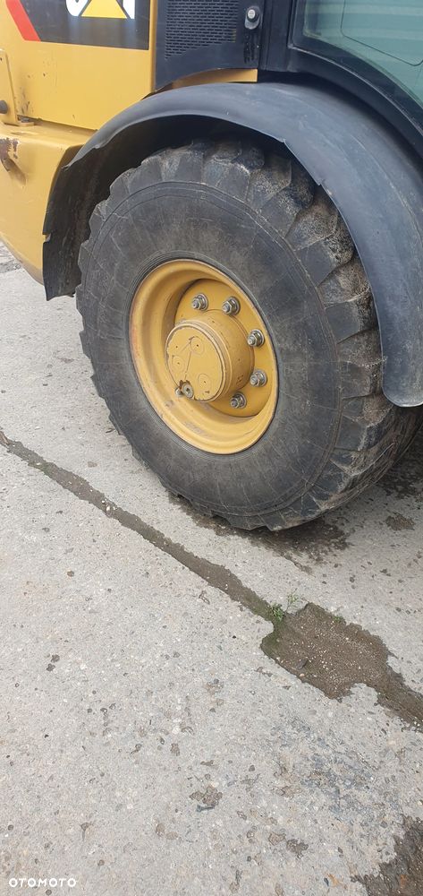 Caterpillar 906M - 16