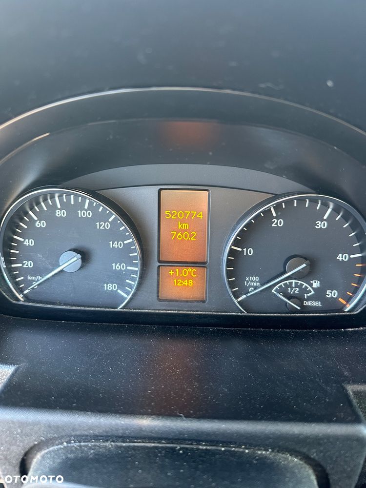 Mercedes-Benz Sprinter - 14