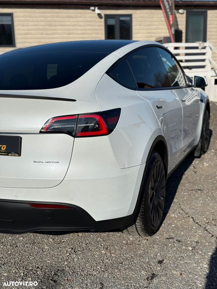 Tesla Model Y AWD Performance - 10