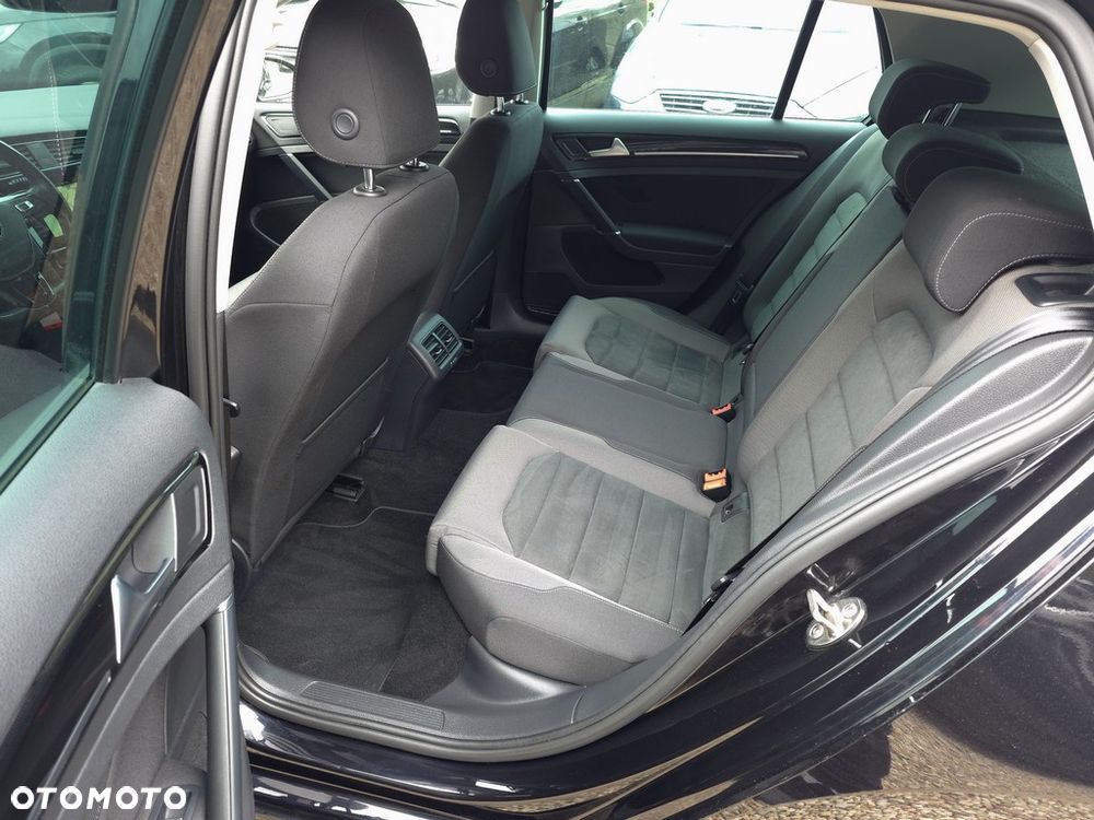 Volkswagen Golf - 10