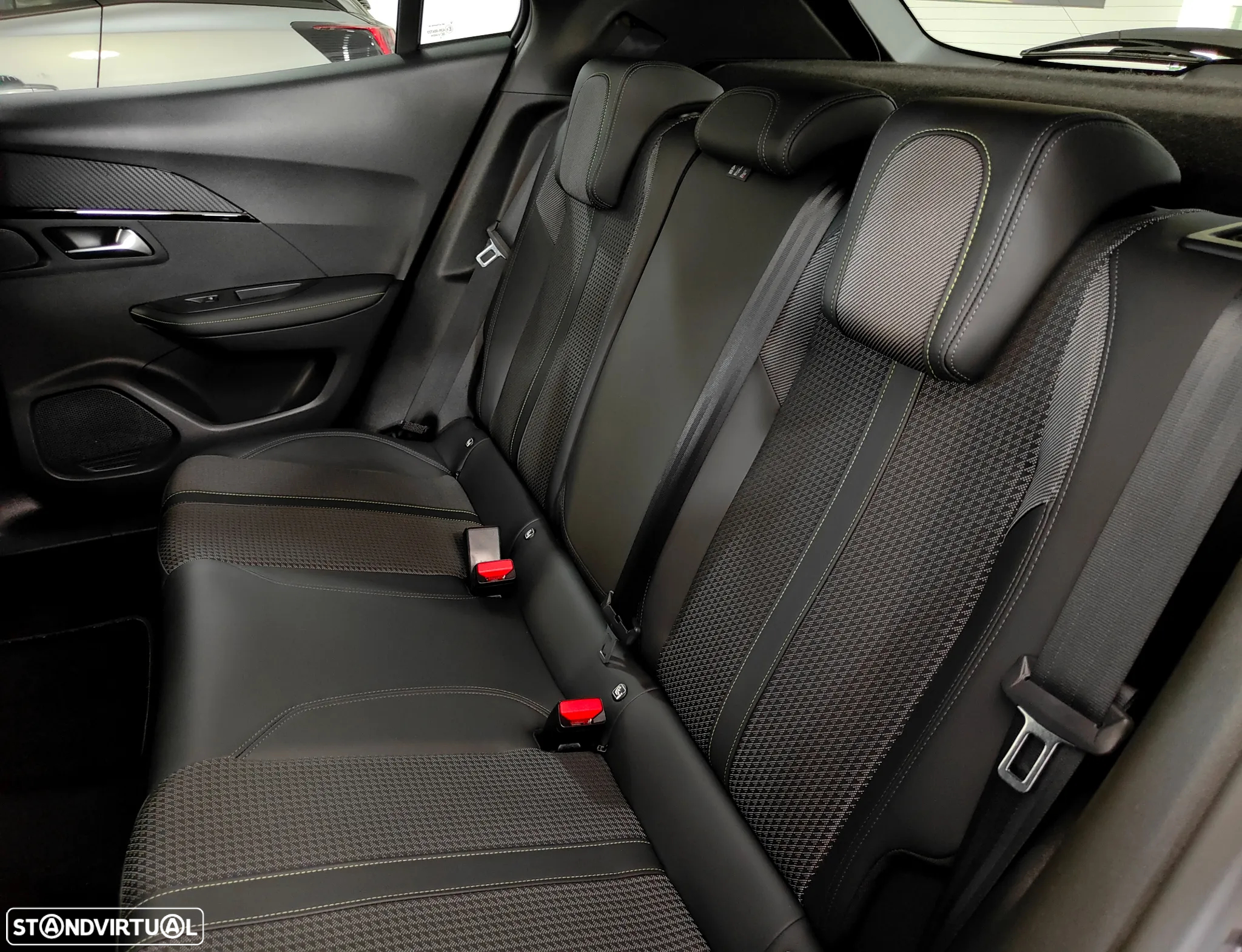 Peugeot 2008 1.2 PureTech GT Line - 8
