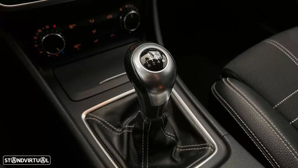 Mercedes-Benz CLA 180 d Shooting Brake Urban - 23