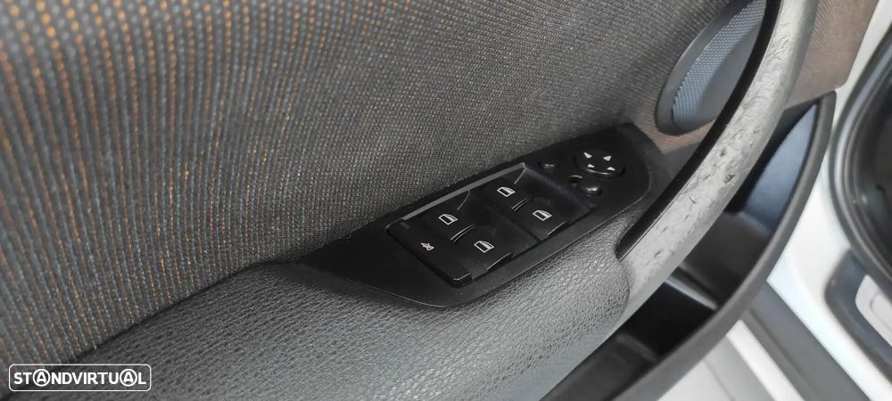 BMW X1 18 d sDrive Line Sport - 30