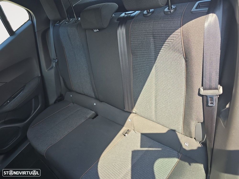 Peugeot 2008 1.2 PureTech Style - 13