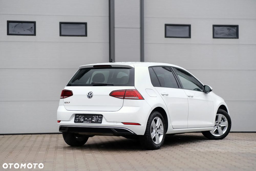 Volkswagen Golf - 10