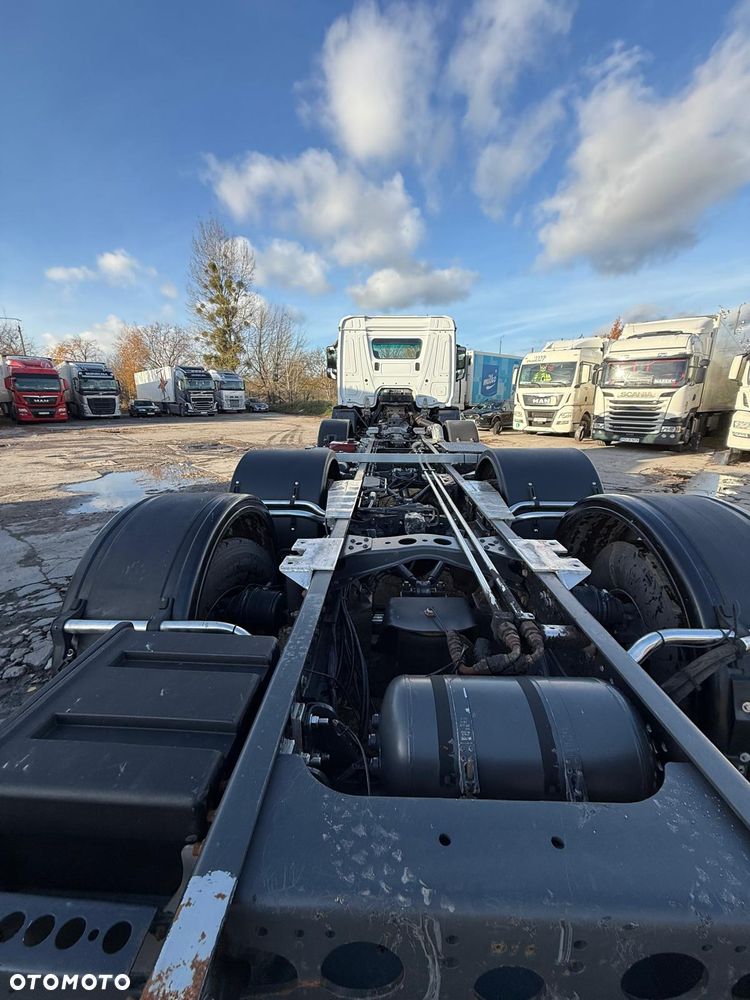 Mercedes-Benz Arocs 3240 8x2 • 3 osie skrętne • Euro 6 • 2018 rok - 5