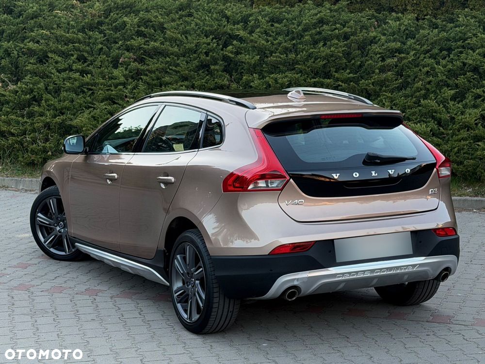 Volvo V40 Cross Country - 11