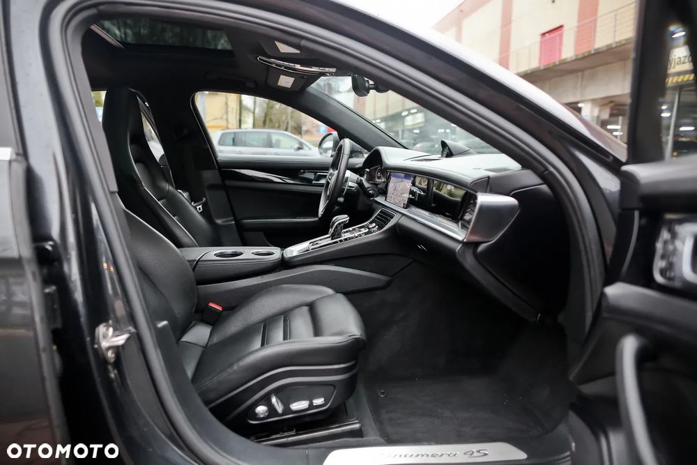 Porsche Panamera 4S - 23