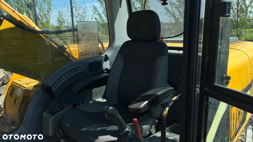 JCB Js 220 - 13
